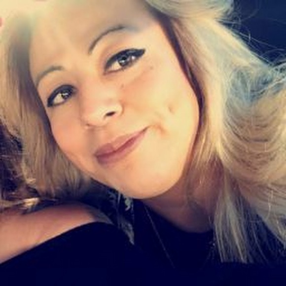 Meet your Posher, Belinda - Picture 1 of 1